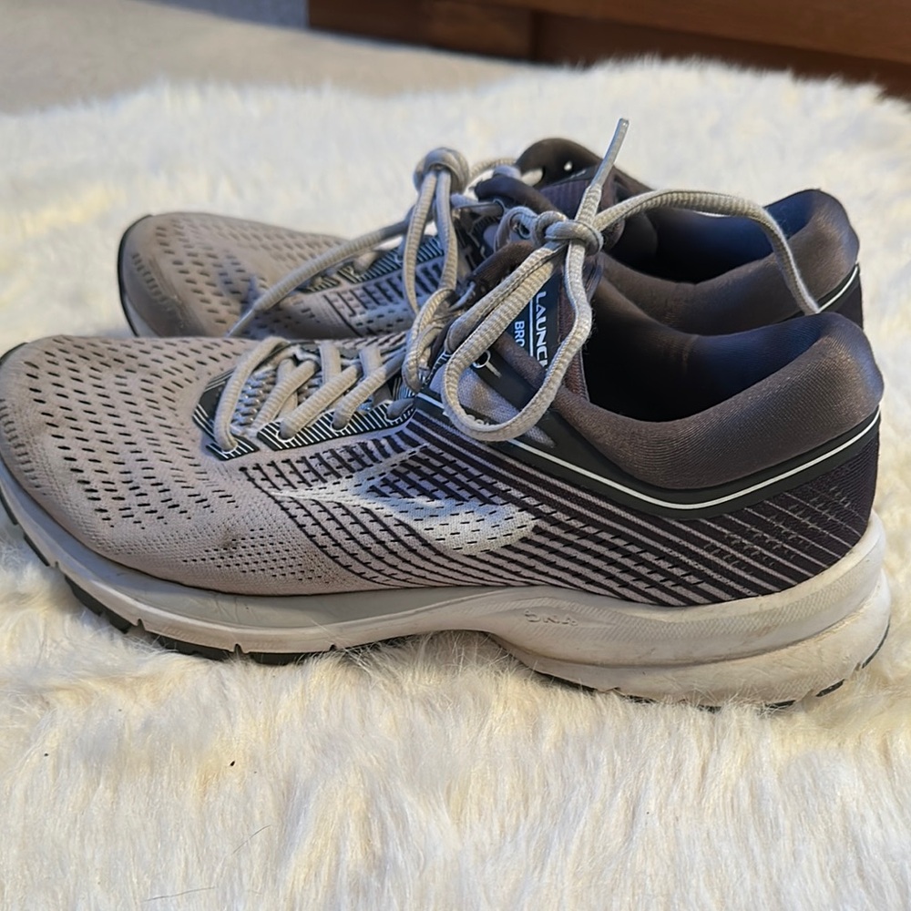 Women’s Brooks Launch 5 Gray Running Shoes